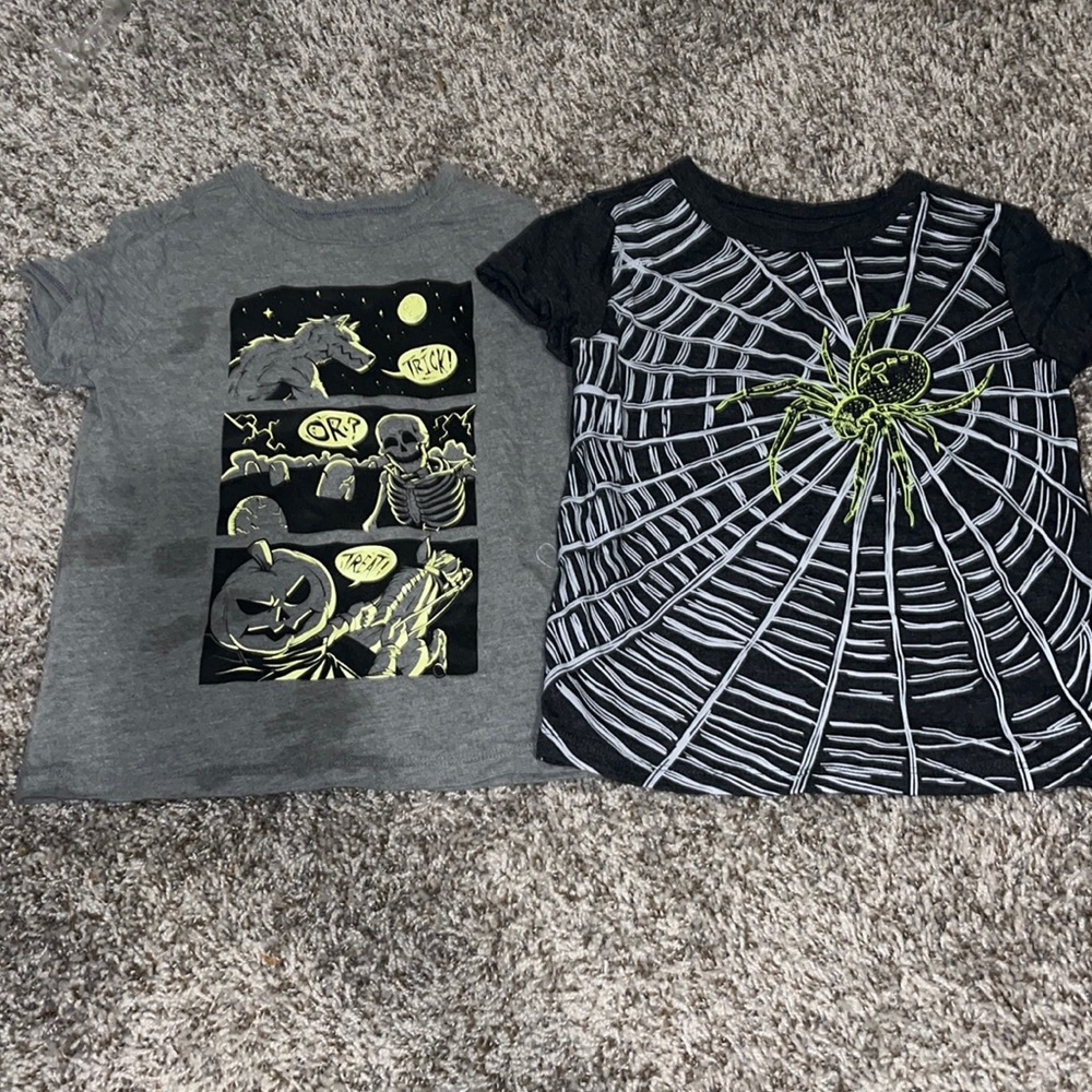 XS (4/5) cat & jack boys glow in the dark Halloween shirts